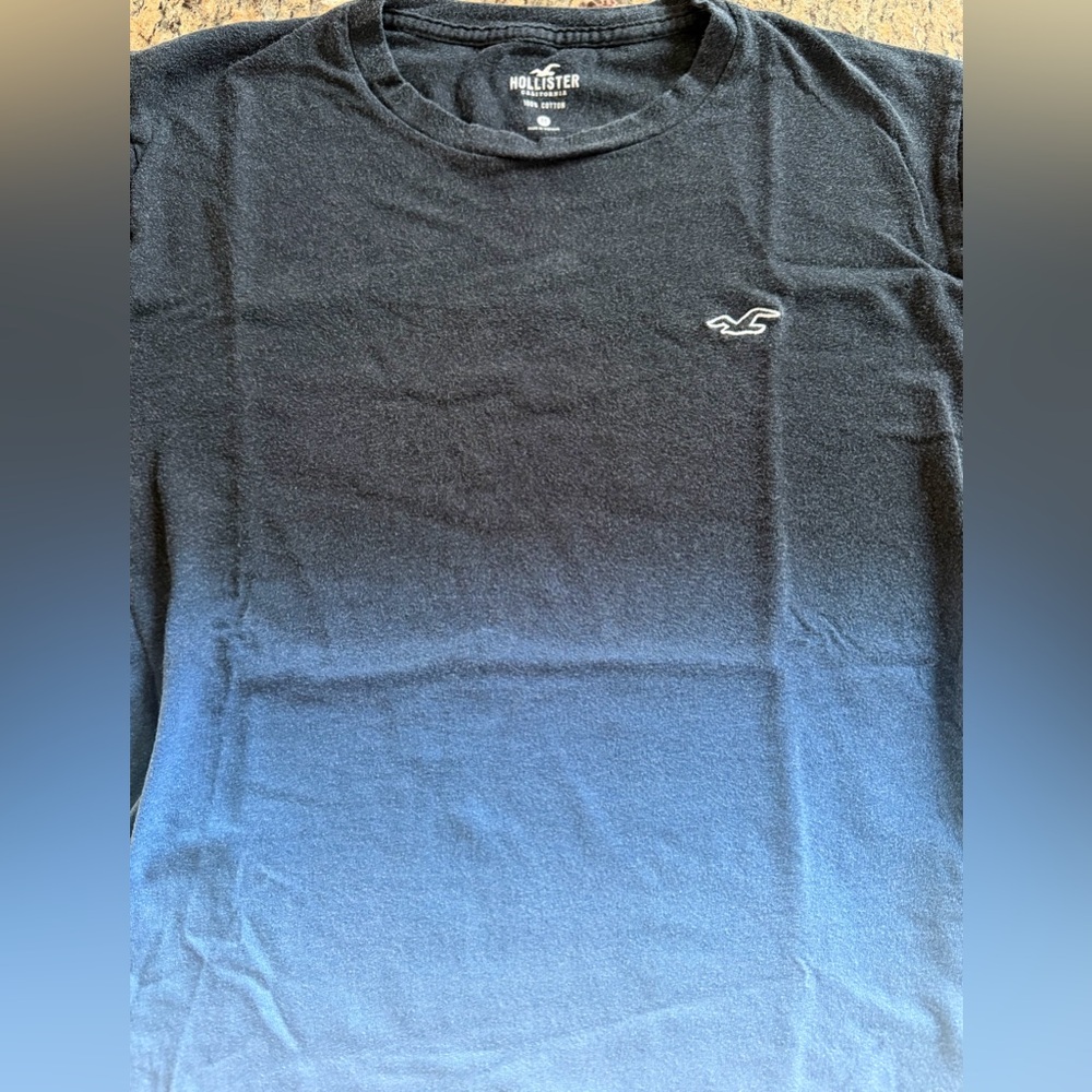 Hollister’s Men's Black blue ombré  Shirt size M